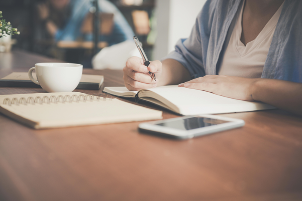 Phrasal verbs in a Business context. 6 Phrasal verbs in a Business context.